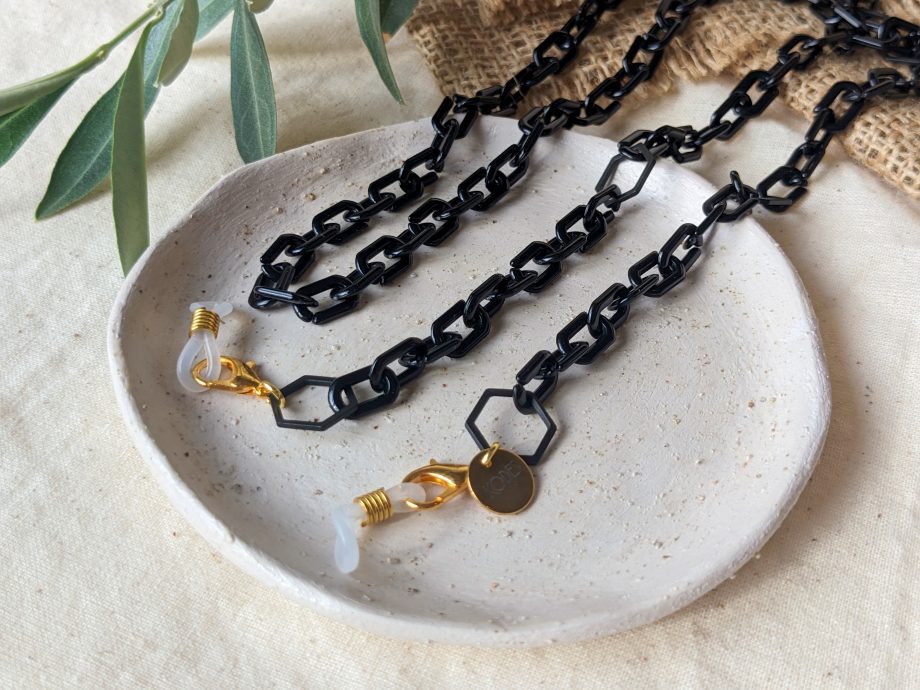 Fred - Dainty all black paperclip small acrylic glasses chain adorned with hexagons