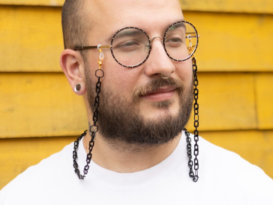 Fred - Dainty all black paperclip small acrylic glasses chain adorned with hexagons