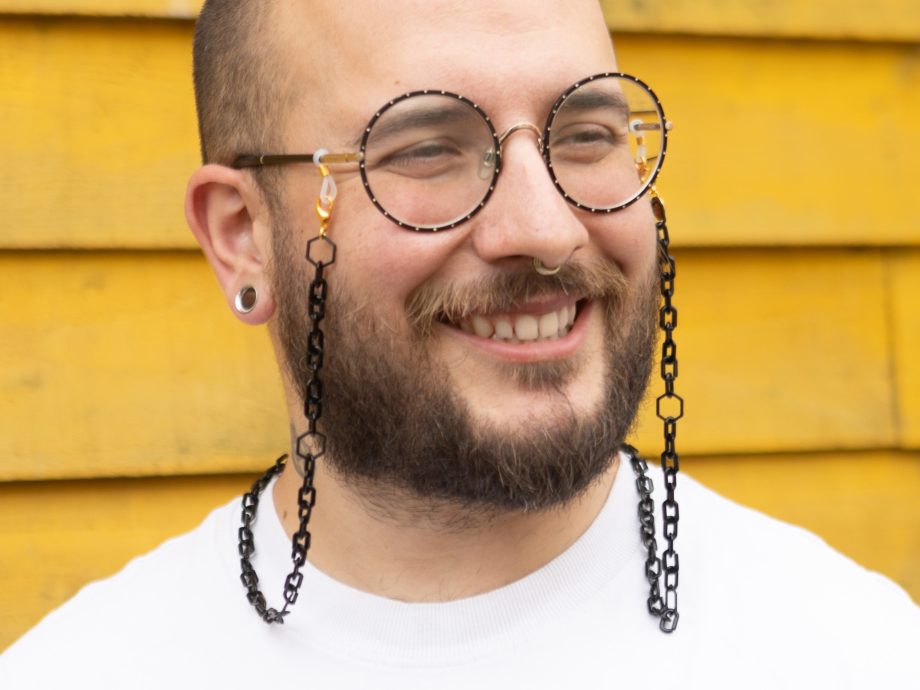 Fred - Dainty all black paperclip small acrylic glasses chain adorned with hexagons