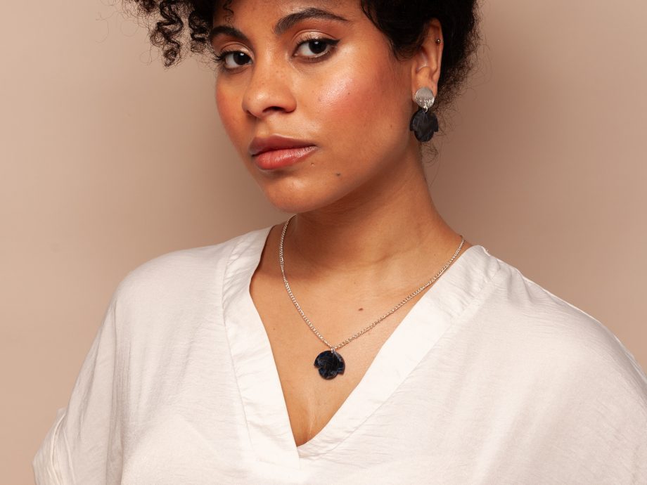Bloom deco necklace blue marble on Silver chain